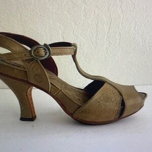 Elegant Floral Tan Women's Heels